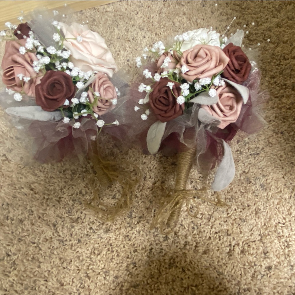Dusty rose bridesmaid bouquets